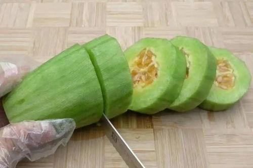 羊角瓜削皮吃吗,削皮后的美味探索