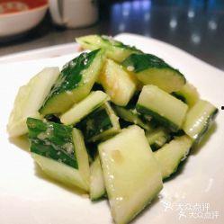 鄄城小吃城吃瓜,瓜果飘香，美食盛宴一网打尽