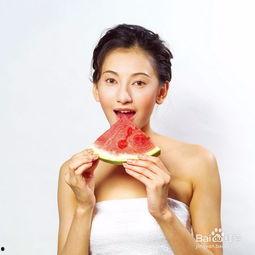 美女吃瓜变胖,美女变胖的甜蜜陷阱